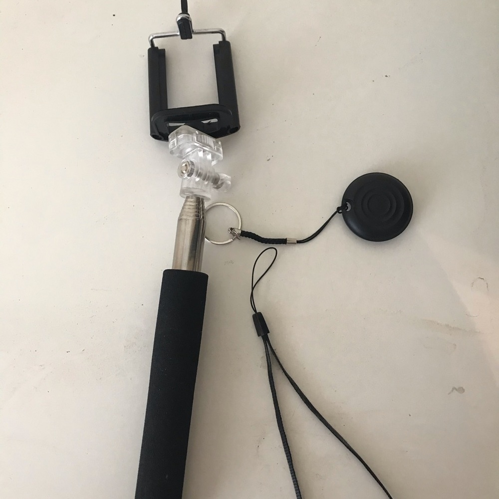 Selfie stick w/remote